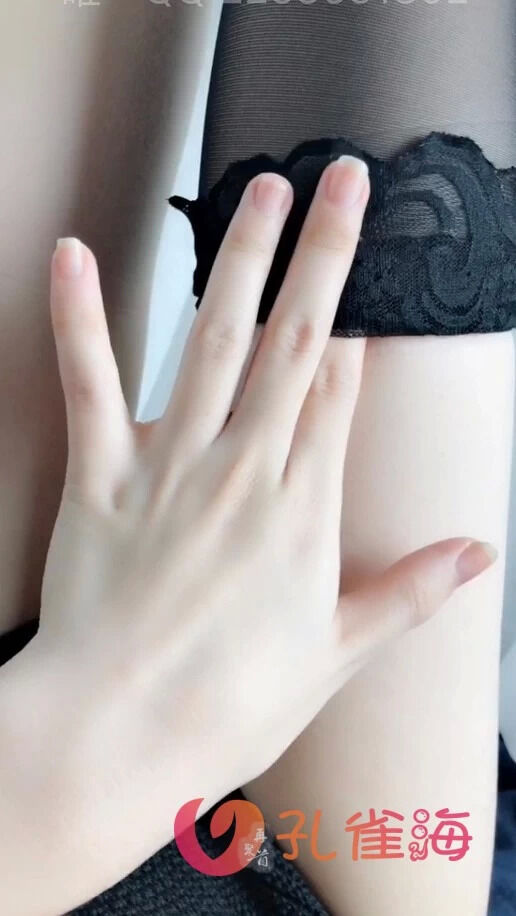 图片[2]-极品网红少女隔壁小姐姐之高领露背毛衣欧尼酱杀-花园的秘密